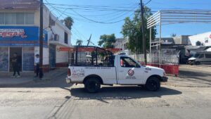 cae poste de la cfe y deja sin luz a vecinos del centro de los mochis pc