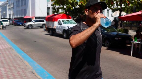 Protección Civil llama a extremar precauciones por altas temperaturas en Mazatlán