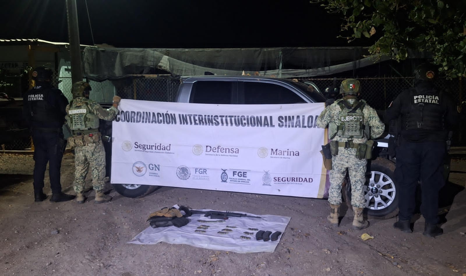 Camioneta y armamento asegurado en Navolato