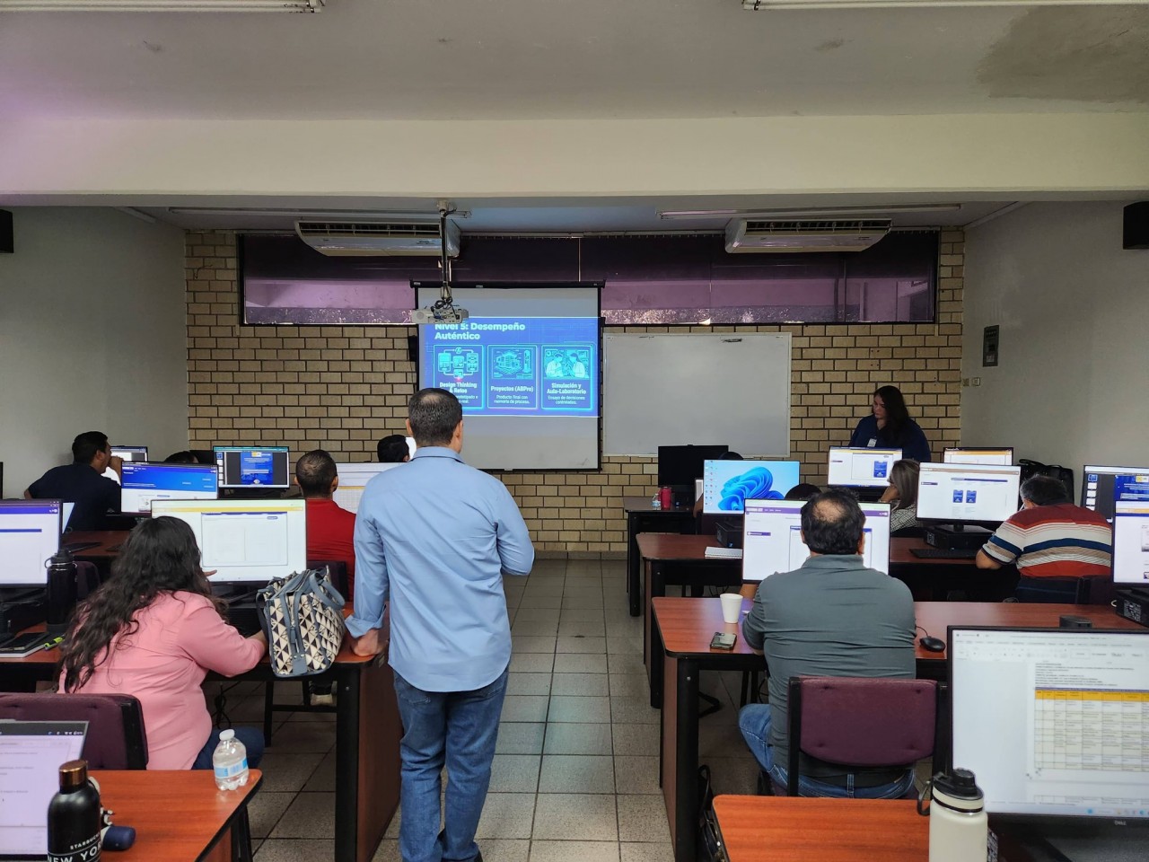Capacitan a docentes de la UAS en proyecto de bimodalidad 50/50