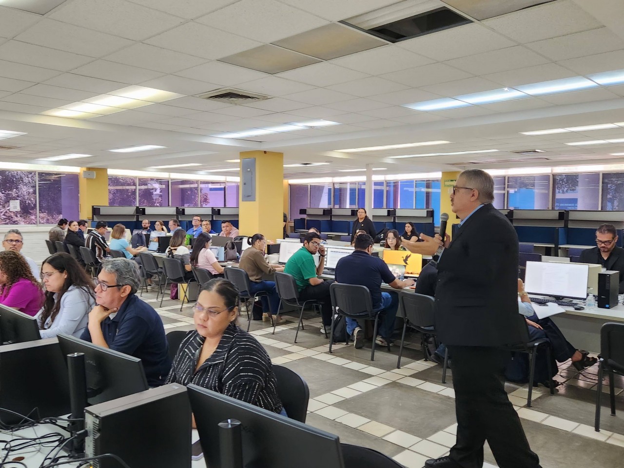 Capacitan a docentes de la UAS en proyecto de bimodalidad 50/50