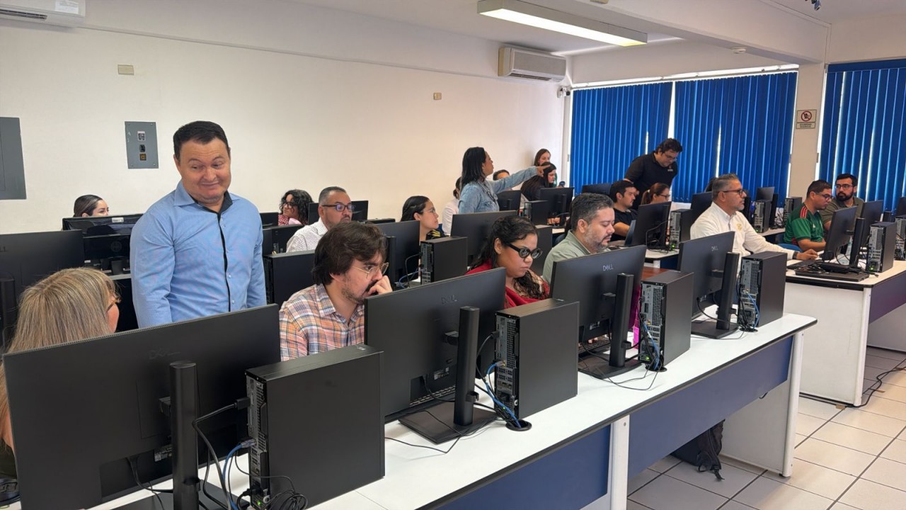 Capacitan a docentes de la UAS en proyecto de bimodalidad 50/50