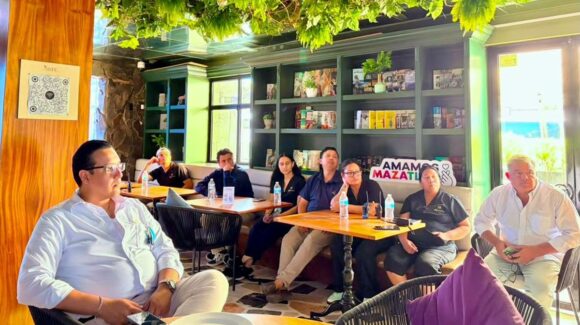 Capta capacita a personal hotelero sobre la aplicación “Amamos Mazatlán”, previo al periodo vacacional