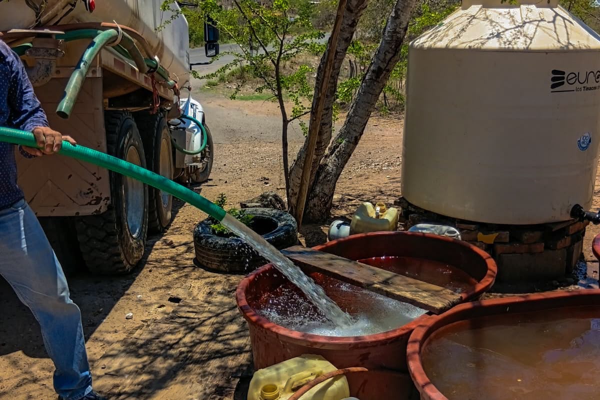 Ceapas lleva agua en pipas a zonas afectadas por sequía