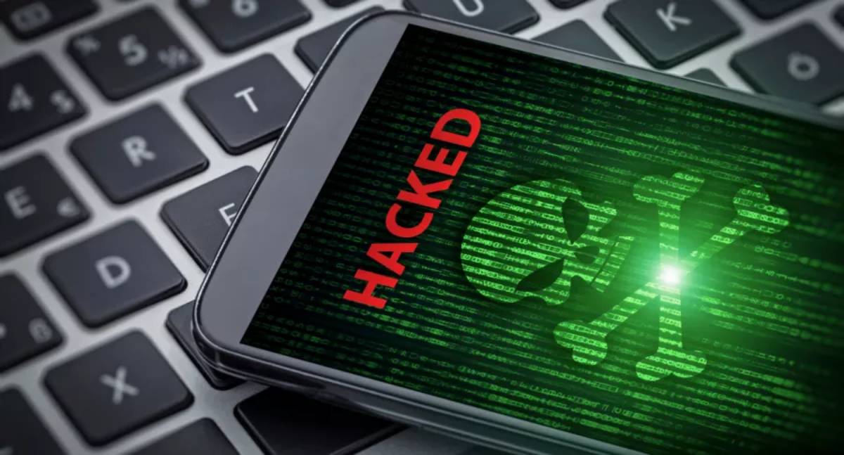 Cómo saber si un celular está siendo 'hackeado' o espiado