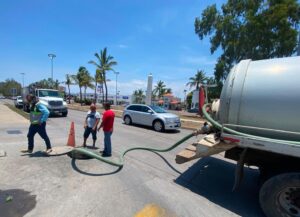 CFE y Jumapam limpian registros de cableado subterráneo