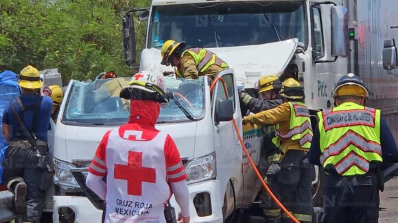 Aparatoso accidente sobre la autopista Culiacán-Mazatlán deja dos trabajadores sin vida y dos lesionados