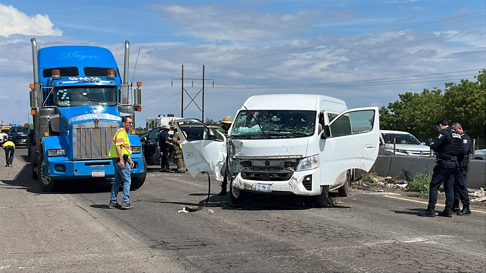 Choque múltiple en la México 15, en Guasave