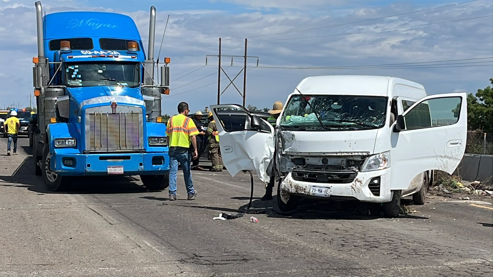 Choque múltiple en la México 15, en Guasave