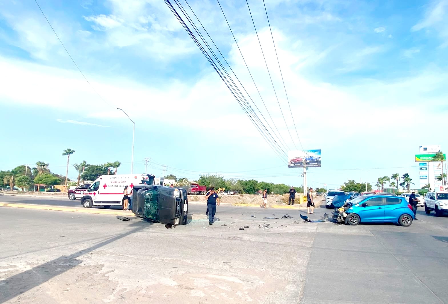 Choque con volcadura en Los Mochis, Sinaloa