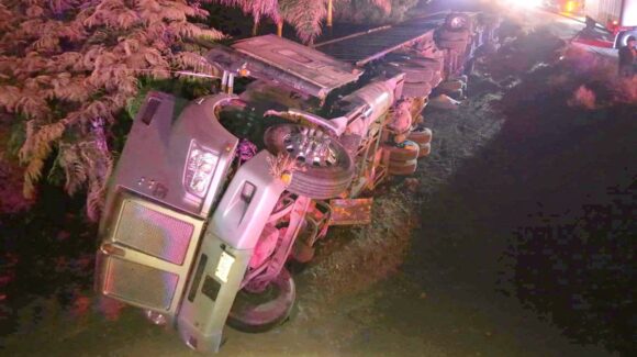 Accidente de tráileres provoca el cierre de la México 15 en El Carrizo de Ahome, Sinaloa
