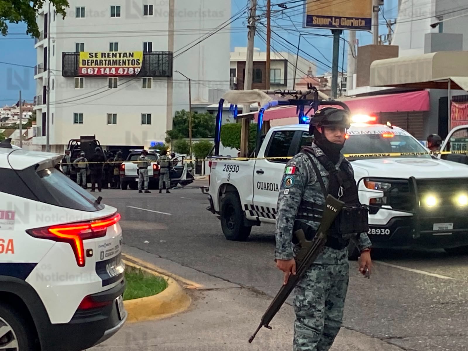 Choque tras persecución a balazos en la Col. Universitarios, Culiacán