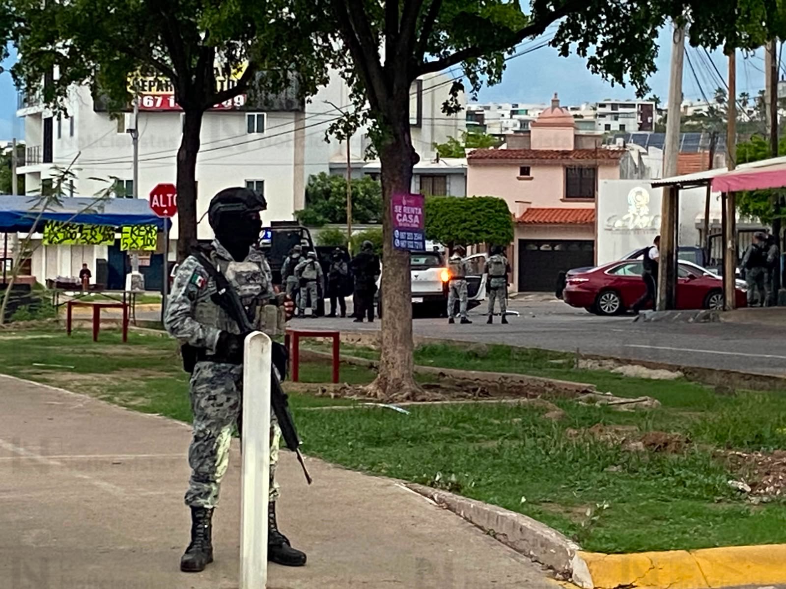 Choque tras persecución a balazos en la Col. Universitarios, Culiacán
