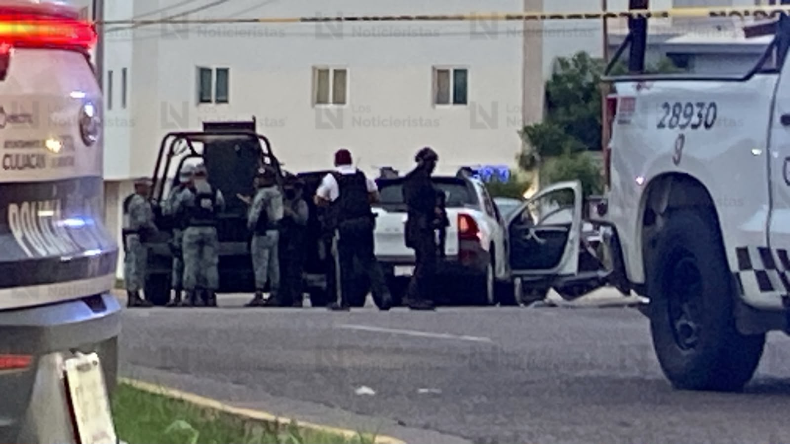 Choque tras persecución a balazos en la Col. Universitarios, Culiacán