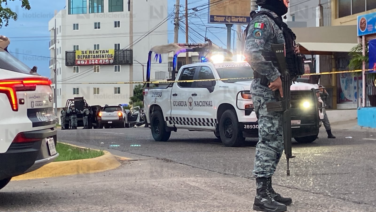 Choque tras persecución a balazos en la Col. Universitarios, Culiacán
