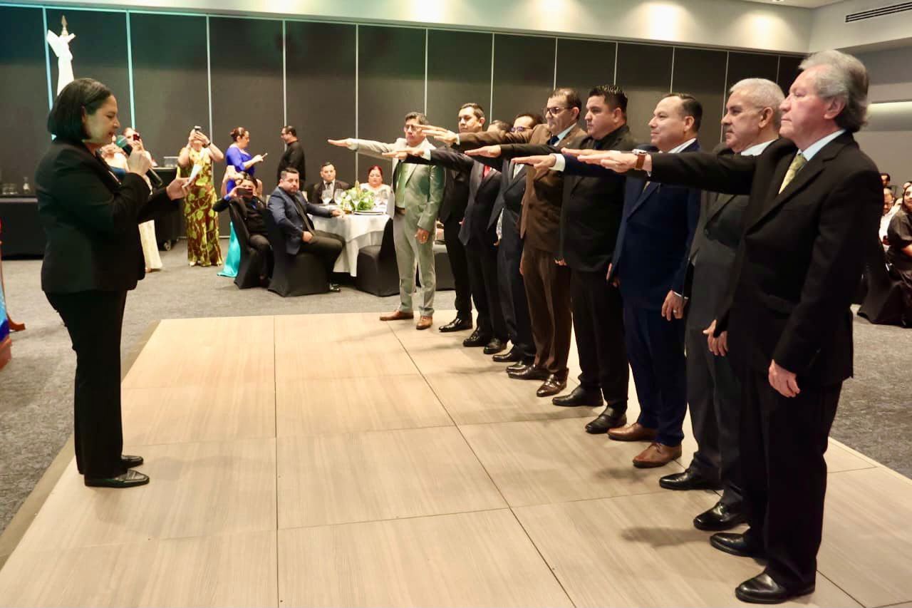 Encabeza Minerva Osuna toma de protesta de la nueva representación del Club Rotario Mazatlán Marina