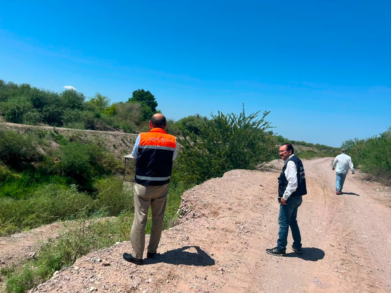 Coepris revisa agua del canal Cahuinahua en El Fuerte, Sinaloa