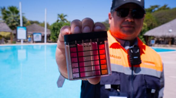 ¡Se aplicarán sanciones! En Sinaloa, Coepriss realiza operativo de vigilancia sanitaria en albercas y balnearios para vacaciones