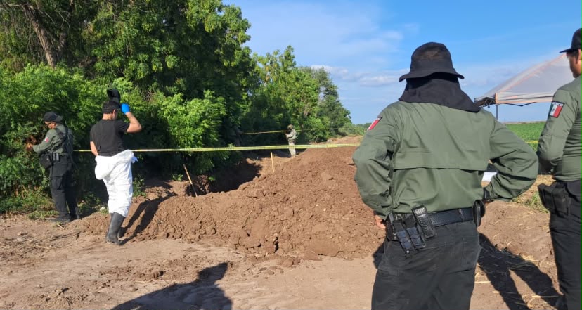 Colectivo halla restos humanos en fosa de Villa Juárez, Navolato