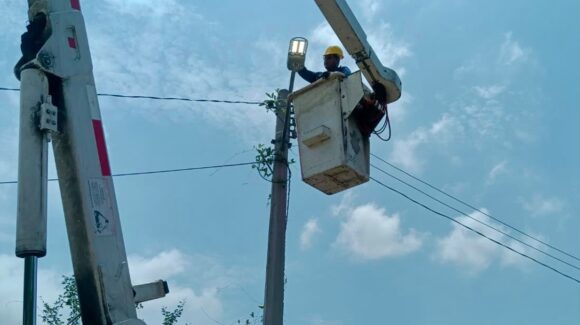 Les llega la modernización de alumbrado público tipo LED a comunidades rurales de Mazatlán, Sinaloa