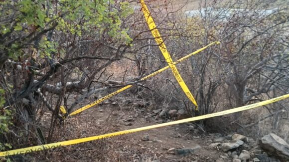 Colocan cintas amarillas en caminos recién creados en el Cerro de la Memoria en Los Mochis, Sinaloa