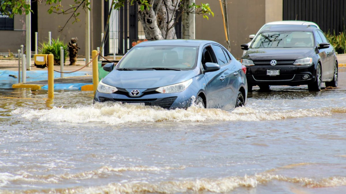 comerciantes de mazatlan reportan inundacion historica tras las lluvias de este miercoles agua