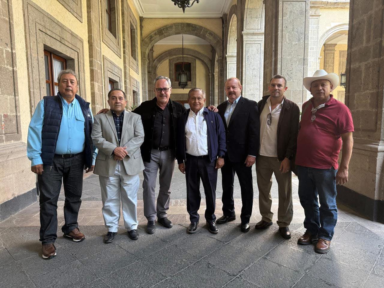 Conapesca se reúne con acuacultores de México para reforzar el combate contra el camarón ilegal