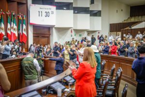 Mirna Lora rinde protesta como diputada en el Congreso de Sinaloa, asume vacante que dejó Tere Guerra