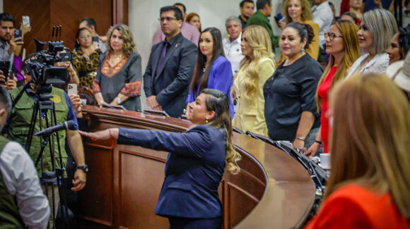 Mirna Lora rinde protesta como diputada en el Congreso de Sinaloa, asume vacante que dejó Tere Guerra