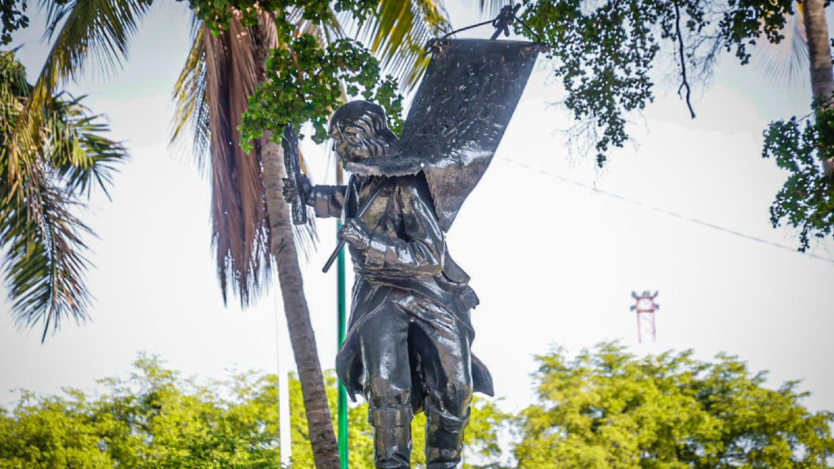 conmemoran en sinaloa el 215 aniversario luctuoso de miguel hidalgo y costilla estatua