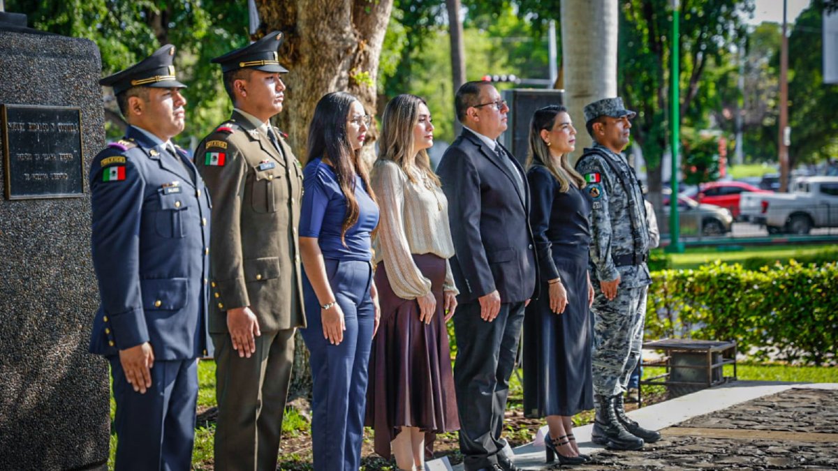 conmemoran en sinaloa el 215 aniversario luctuoso de miguel hidalgo y costilla fila