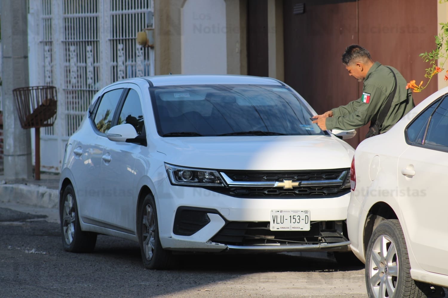 Abandonan vehículo con dos hombres sin vida en la colonia Ferrocarrilera en Mazatlán