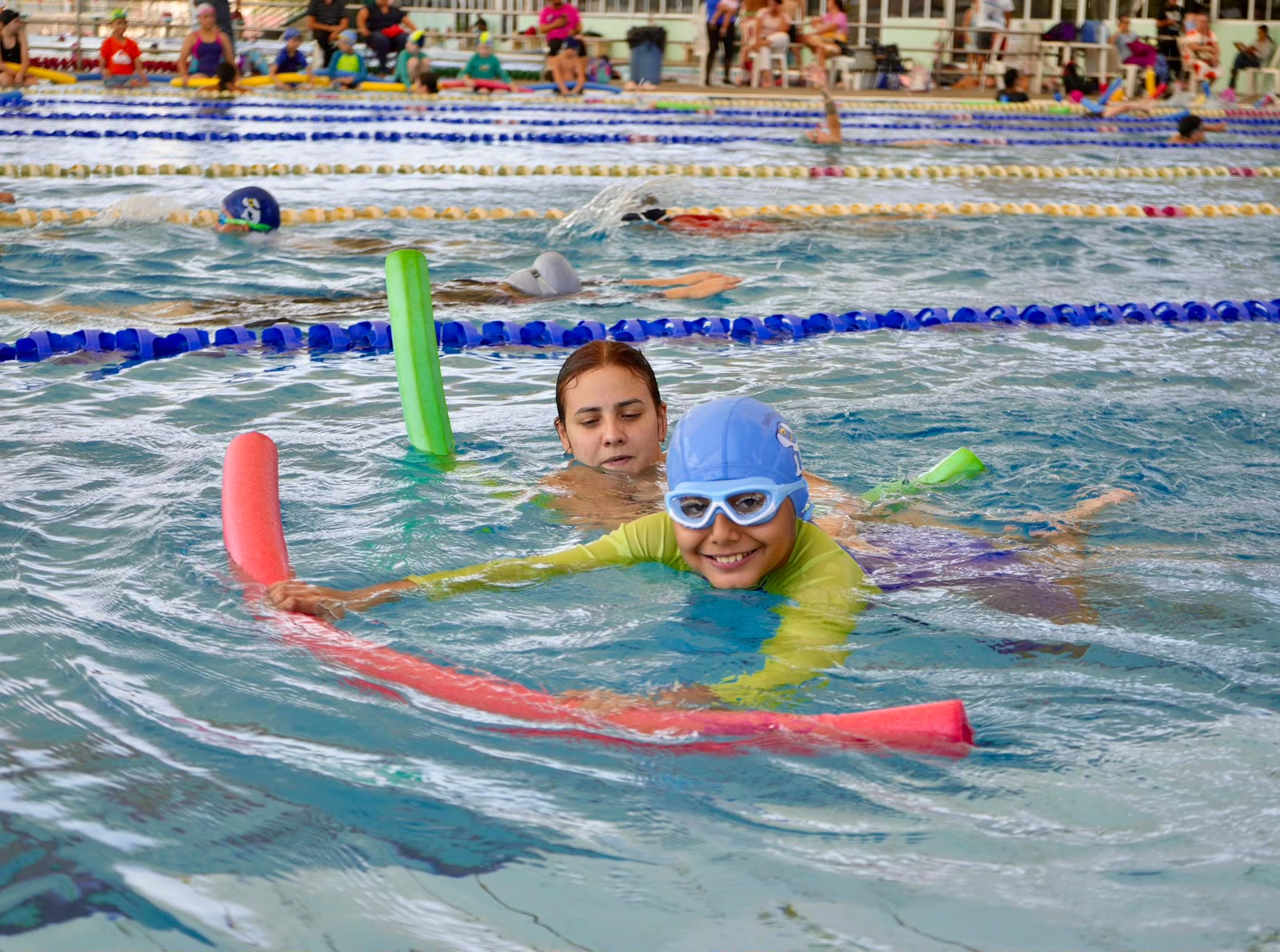 Cursos de natación en la alberca olímpica de Mazatlán
