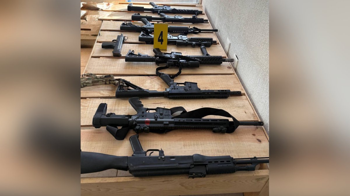 decomiso de armas, equipo táctico y miles de dosis de droga