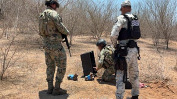 Semar asegura explosivos artesanales, cargadores y cartuchos durante operativo en Playa Ceuta en Elota, Sinaloa