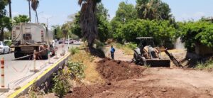 Desazolve del dren Rosales en Los Mochis