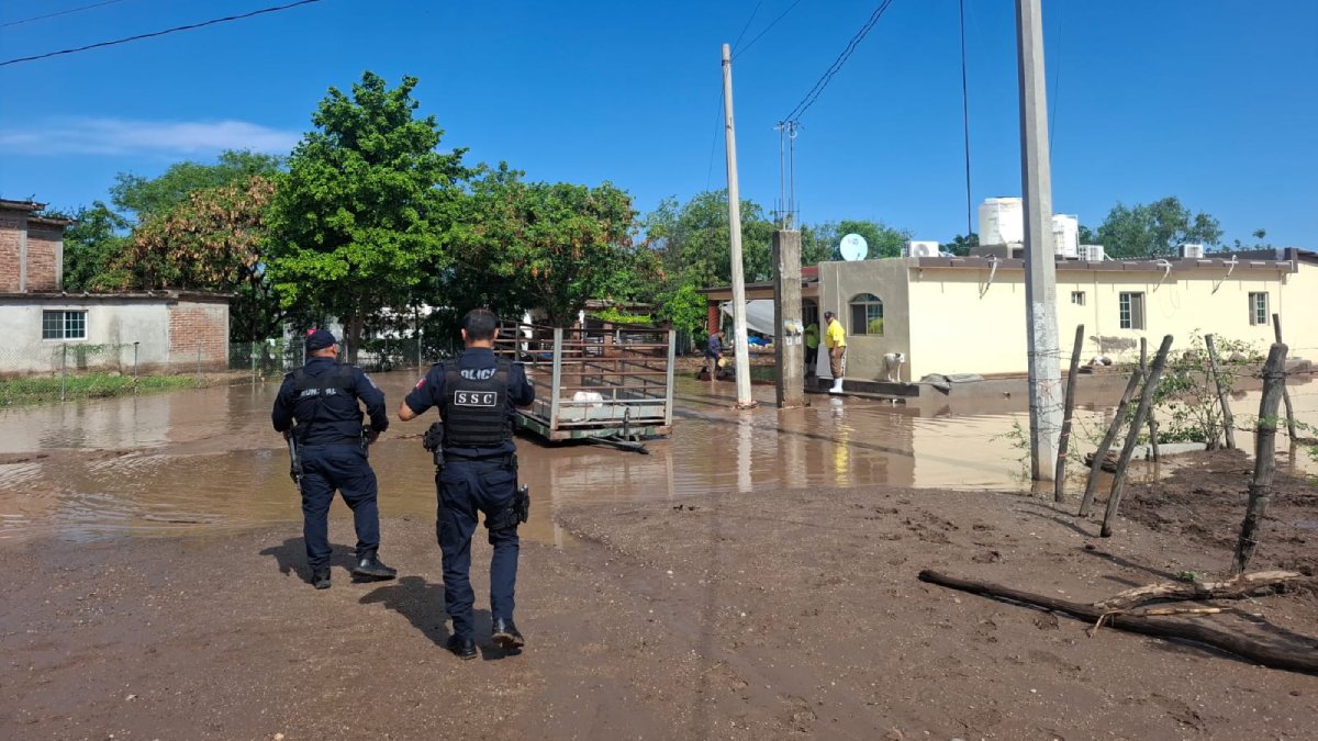 desborde del arroyo de cuatro vientos en san marcial guasave