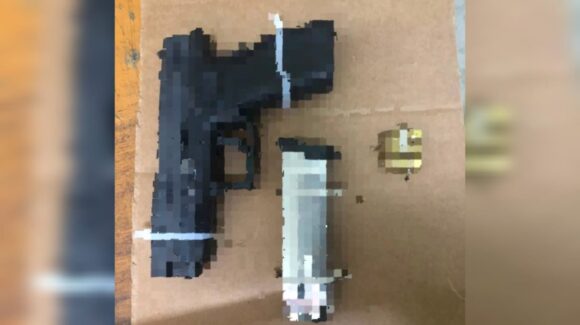 Tres detenidos, un arma asegurada y dos motocicletas decomisadas tras operativo de la Policía Municipal en Mazatlán, Sinaloa