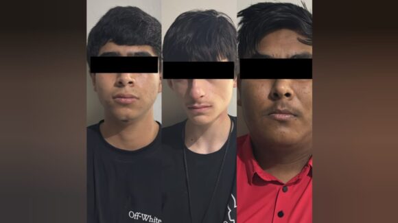 En Mazatlán, Sinaloa, Marina captura a tres presuntos delincuentes y decomisa arsenal, droga y vehículo robado