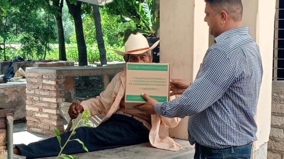 DIF Guasave entrega despensas a 22 familias afectadas por las lluvias en San Marcial y El Serranito; descartan habilitar refugios