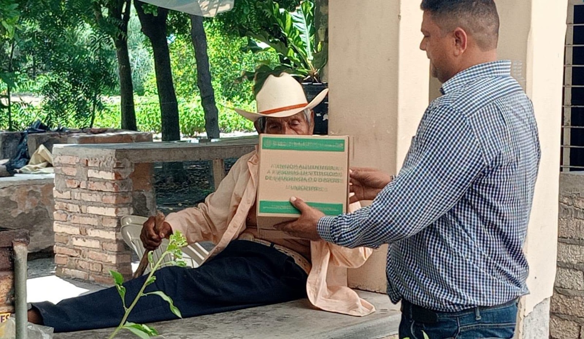 DIF Guasave lleva despensas a familias afectadas por lluvias