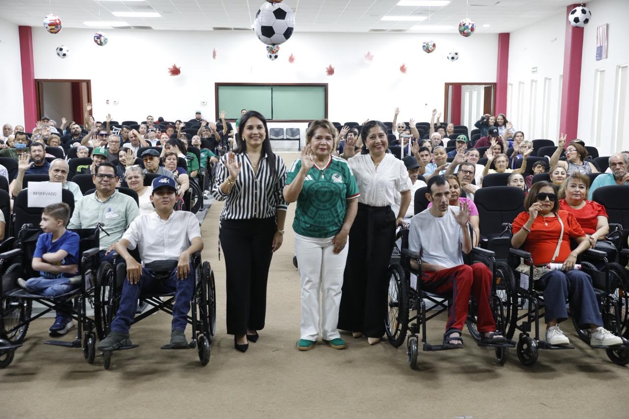 DIF Sinaloa entrega sillas de ruedas a población vulnerable