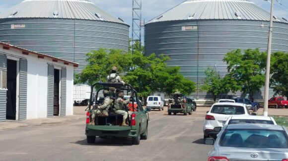 Como homicidio doloso y suicidio se investiga presunta riña en bodega de granos en Guamúchil: FGE