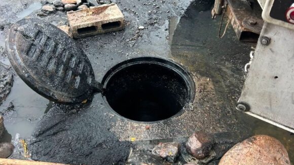 Levantar tapas de alcantarillado para que se vaya el agua más rápido termina siendo contraproducente: Japac