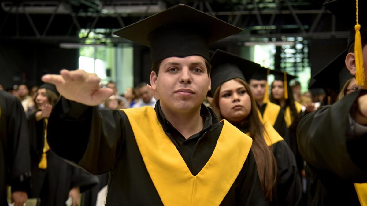 egresan de la upes ahome nuevas maestras y maestros protesta