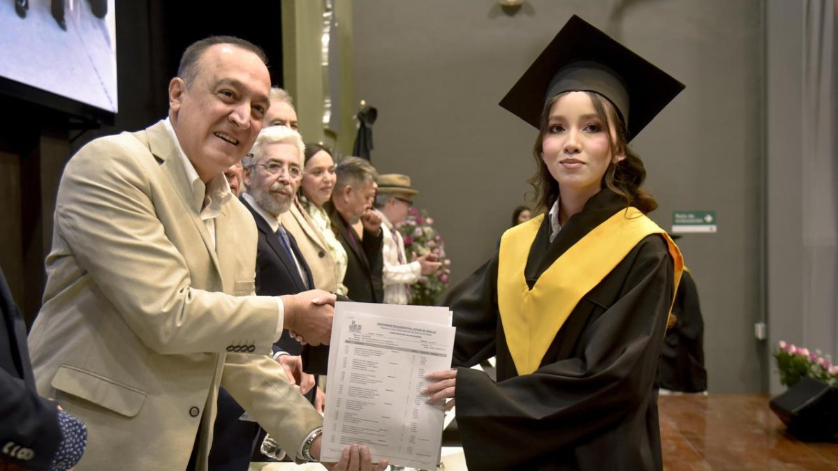 egresan de la upes ahome nuevas maestras y maestros