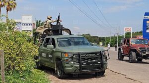 ejecutado a balazos encuentran a un hombre en culiacan camioneta
