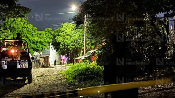 Ejecutan a balazos a un hombre a bordo de un vehículo en la colonia Renato Vega Amador de Culiacán, Sinaloa