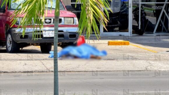 Ejecutan a balazos a un hombre y dejan gravemente herido a su hijo en Hacienda Las Cruces en Mazatlán, Sinaloa