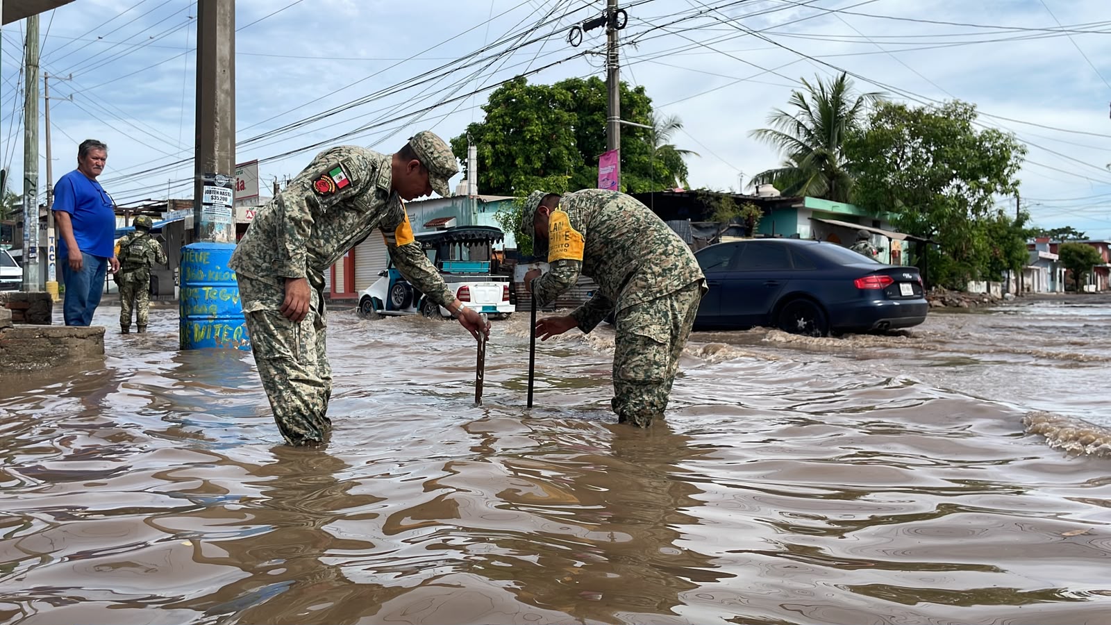 Ejército Mexicano aplica Plan DN-III-E en su fase de apoyo a la población en Mazatlán